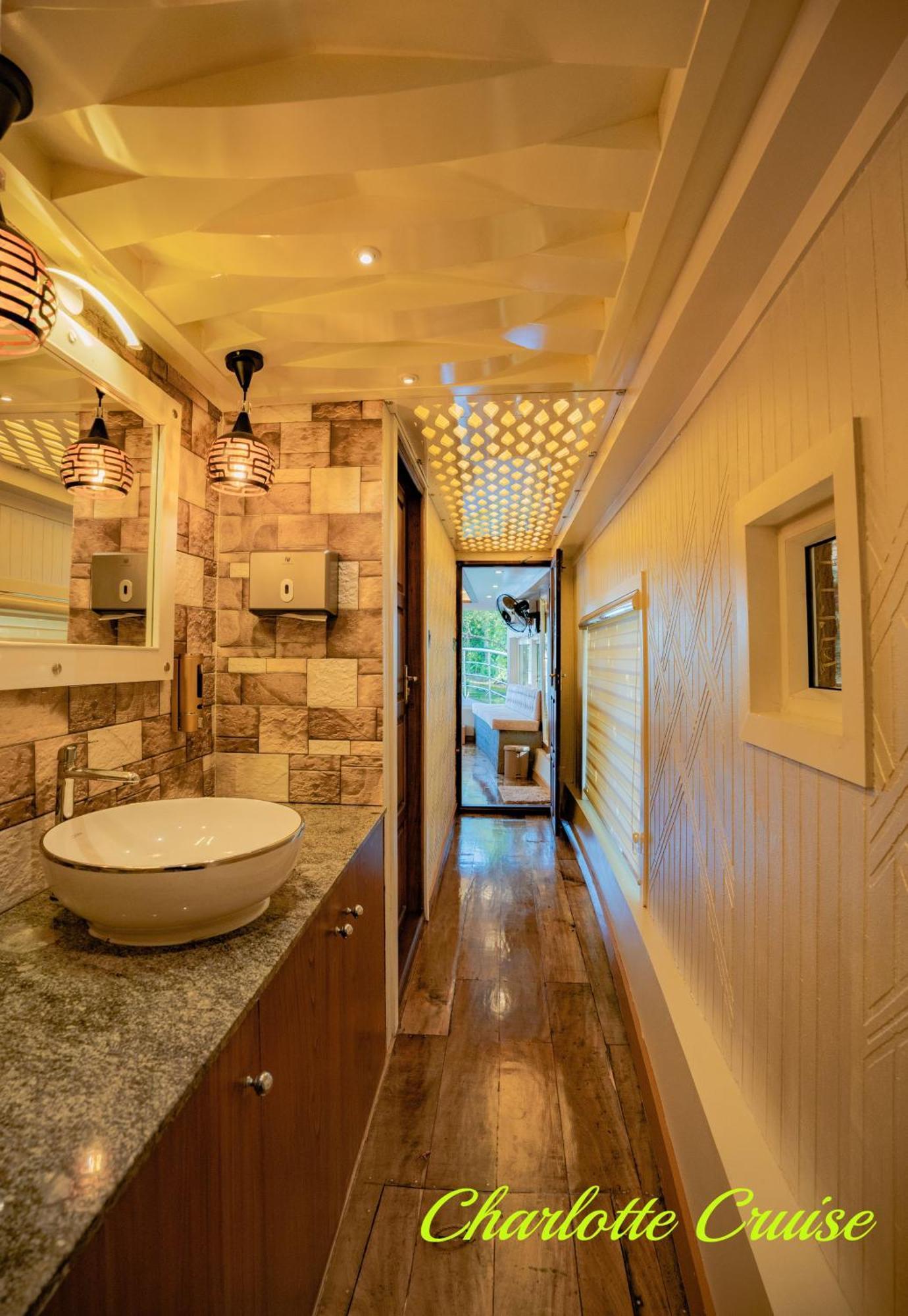 Charlotte Cruise House Boat Ξενοδοχείο Alappuzha Εξωτερικό φωτογραφία